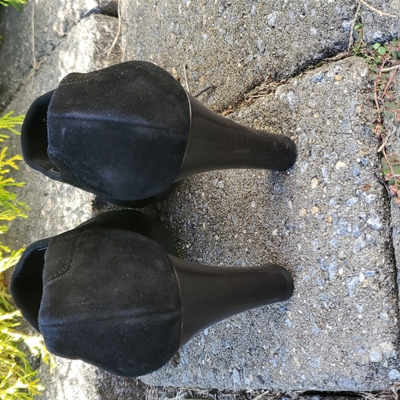 Aquatalia Vera Gomma Black Suede Ankle Boots  sz. 4 - Picture 4 of 9